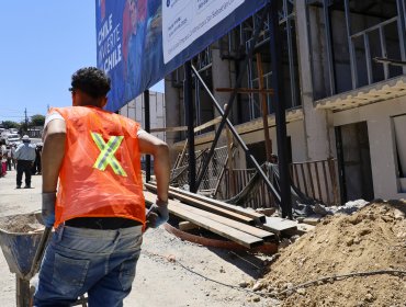 Ministerio de Vivienda y Urbanismo da inicio a investigación por lento avance de reconstrucción tras megaincendio en El Olivar