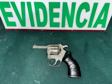 Persecución policial desde el cerro Los Placeres hasta la ruta 68 terminó con dos sujetos detenidos y un arma de fuego incautada