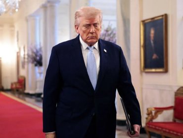 Trump reitera que no contempla pactar un alto el fuego al asegurar que están "arrasando" con Irán