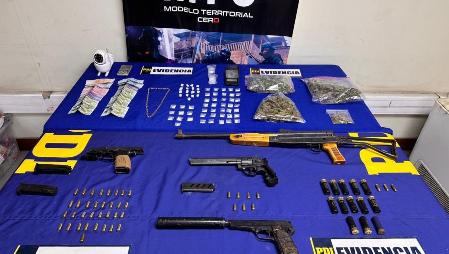 Puente Alto: Detienen a 4 personas con diversas armas y drogas en allanamientos