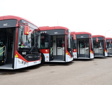 Ministro de Transportes revela que faltan choferes en micros: “Existe una gran cantidad de buses estacionados”