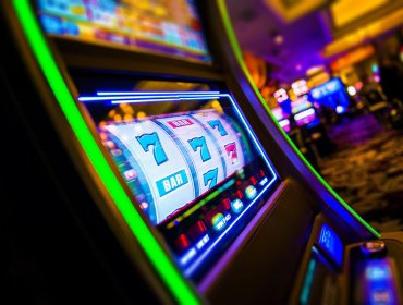 Contraloría detecta que 910 funcionarios públicos apostaron más de $11 mil millones en casinos pese a prohibición legal