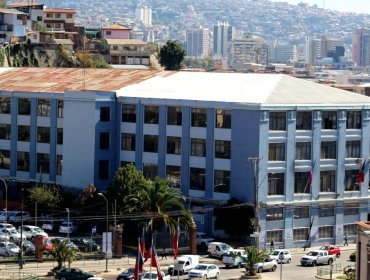 Municipio de Valparaíso promete garantizar "condiciones dignas" en edificio de la Av. Argentina tras sumario por insalubridad