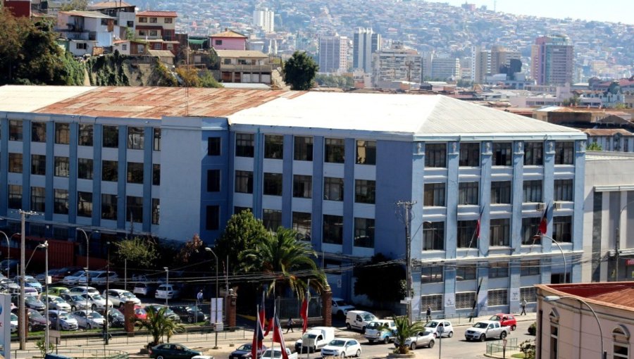 Municipio de Valparaíso promete garantizar "condiciones dignas" en edificio de la Av. Argentina tras sumario por insalubridad