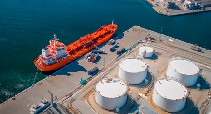 Escalada de tensiones y versiones cruzadas entre EE.UU. e Irán impulsan un nuevo rebote del petróleo