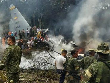 Qué se sabe del accidente de un avión militar que dejó al menos 68 muertos en el sur de Colombia