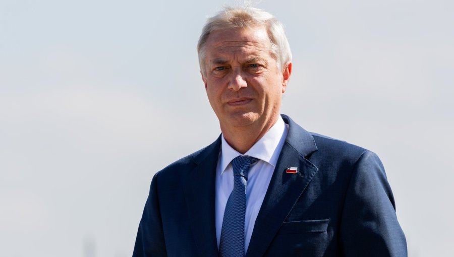 Presidente Kast dice que alza de combustibles es "una medida dura" y afirma que "no podíamos pedir un préstamo"