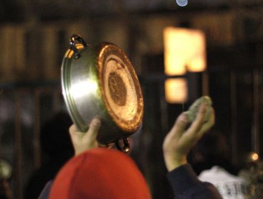 Tras anuncio de la histórica alza en los combustibles: Cacerolazos se registraron en algunas comunas del país