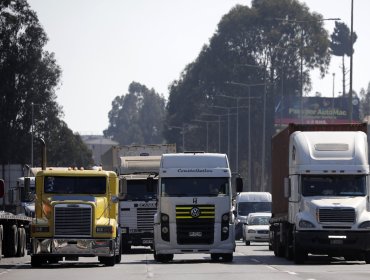 Confederación de Transportistas emplaza al Gobierno y al Congreso a "ayudar a resolver este grave problema" de los combustibles