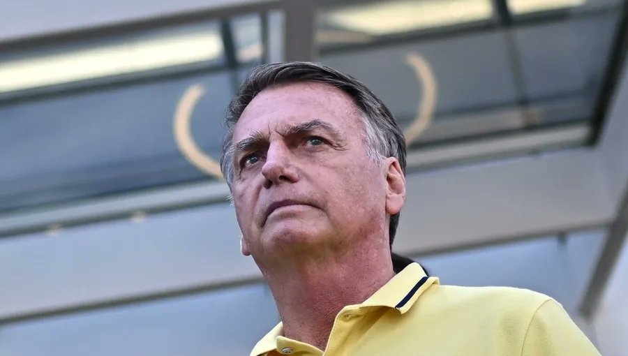 Jair Bolsonaro sale de la UCI 10 días después de ser internado por una bronconeumonía