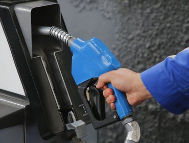 Expertos prevén inflación cercana al 1% en abril tras histórica alza en precio de bencinas