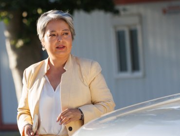 Jara critica la gestión de Kast por alza del combustible: "El Gobierno está apagando el incendio con bencina"