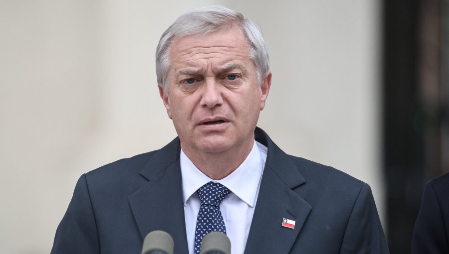 Presidente Kast acusa irresponsabilidad fiscal de la oposición por alza de combustibles