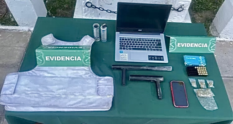 Alumno del INBA fue detenido con escopeta, gas lacrimógeno, municiones y droga: ha participado en múltiples manifestaciones