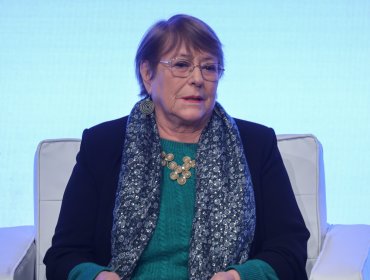 Excancilleres respaldan a Bachelet y critican al Gobierno por retiro de apoyo a su candidatura a la ONU: "Bochorno internacional"