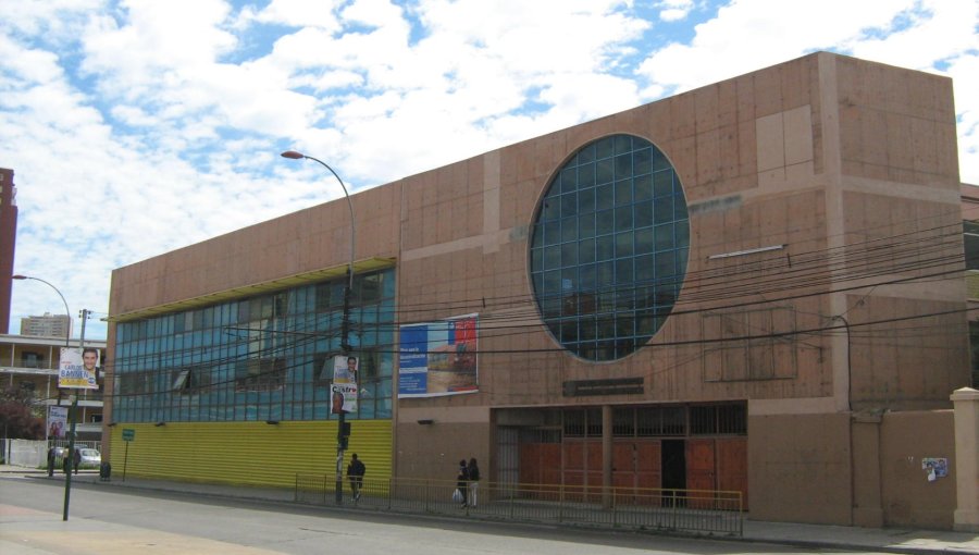 SIP de Carabineros y Cibercrimen de la PDI indagan amenaza de atentado en colegio ubicado a dos cuadras del Congreso