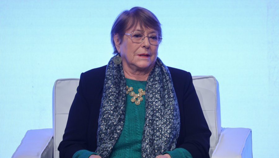 Excancilleres respaldan a Bachelet y critican al Gobierno por retiro de apoyo a su candidatura a la ONU: "Bochorno internacional"