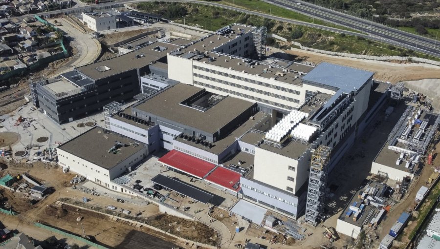 Siguen los problemas para el Hospital Marga Marga: Ministra anticipa pronta apertura, pero alcalde Estay advierte que será "por etapas"