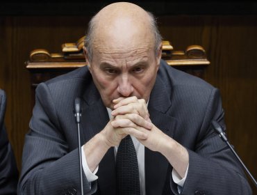 Diputados de oposición solicitan sesión especial para que Ministro de Hacienda responda por alza de combustibles