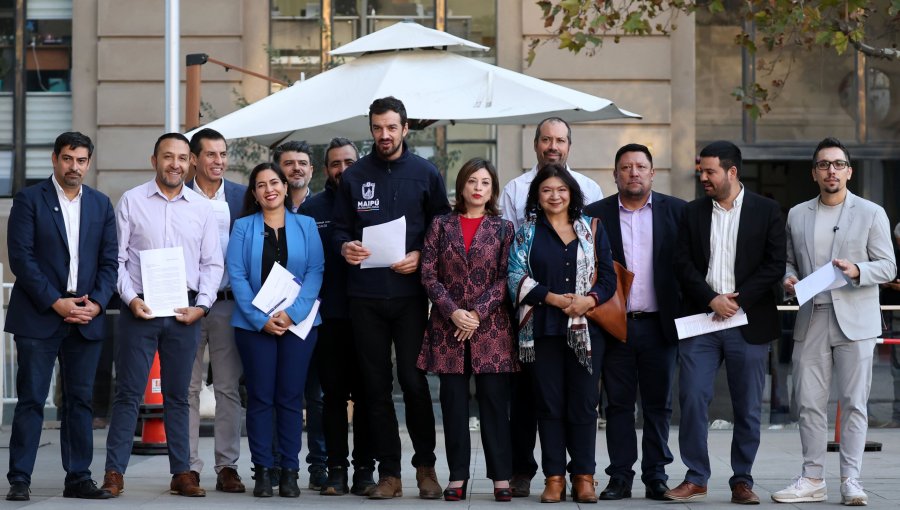 Alcaldes presionan a La Moneda por alza de combustibles: exigen medidas urgentes para proteger a las familias