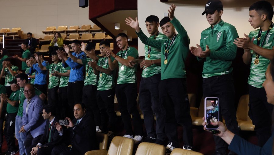 Cámara entregó reconocimiento a Santiago Wanderers tras ganar la Copa Libertadores Sub-20