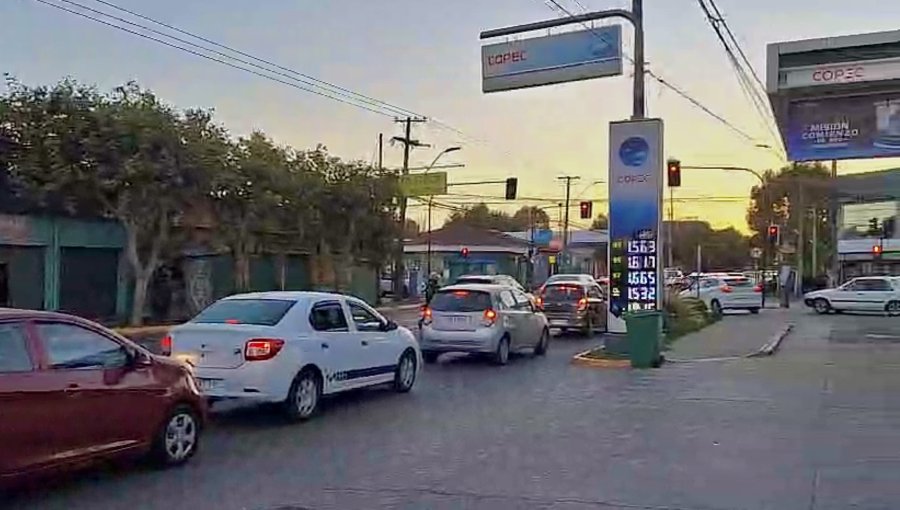Sin filas en bencineras: nuevos precios con alza histórica ya rigen en la Quinta Región