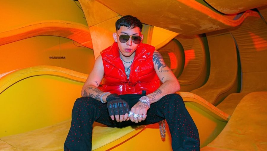 Detienen al cantante urbano “Standly” tras evadir control policial en Lo Barnechea: llevaba $69 millones en efectivo