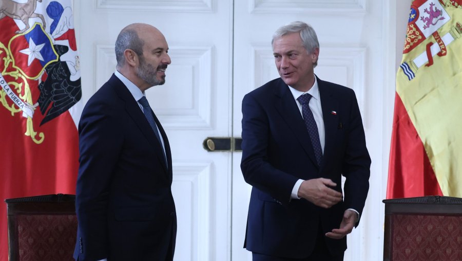 Presidente Kast recibió en La Moneda a las máximas autoridades del Senado español para fortalecer la cooperación política y económica