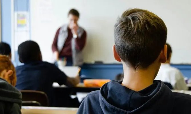 Qué pasó en Países Bajos dos años después de prohibir el uso del celular en todas las escuelas