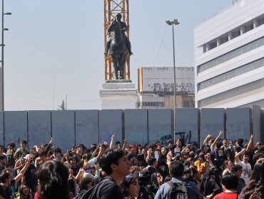 Codina confirma dos marchas autorizadas en Santiago, pero advierte que serán "disueltas" si se acercan a plaza Baquedano