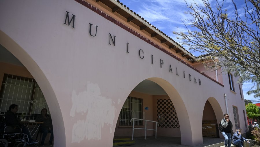 Alcalde de Algarrobo enfrenta alza de las bencinas con bono directo a las familias