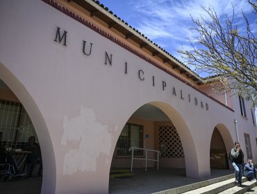 Alcalde de Algarrobo enfrenta alza de las bencinas con bono directo a las familias