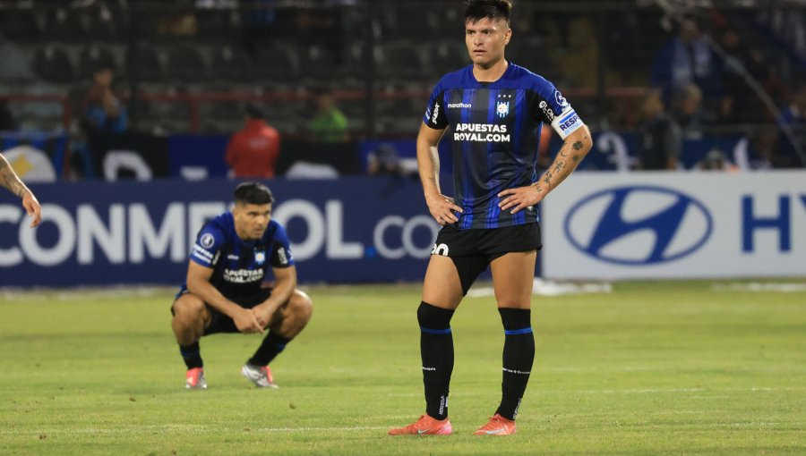 Huachipato recibe dura sanción de Conmebol por conductas racistas de su hinchada