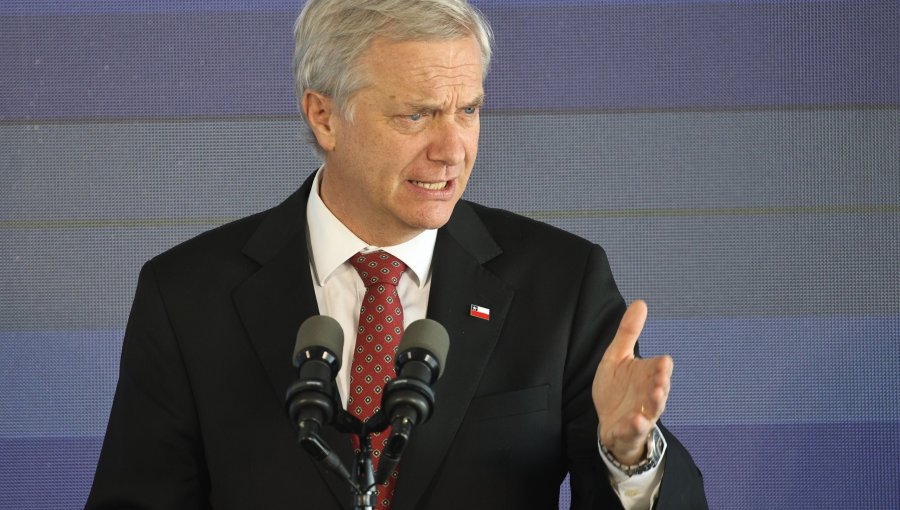 Pulso Ciudadano: Aprobación de Presidente Kast cae a 34,7% tras alza de combustibles