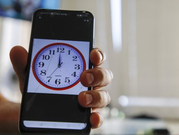 Horario de invierno: Este sábado a la medianoche los relojes se deberán retrasar en una hora en gran parte de Chile