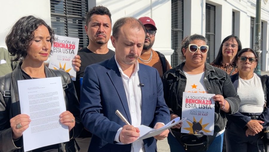 Autoridades y dirigentes sociales entregan carta al Gobierno por impacto del "bencinazo" en la región de Valparaíso