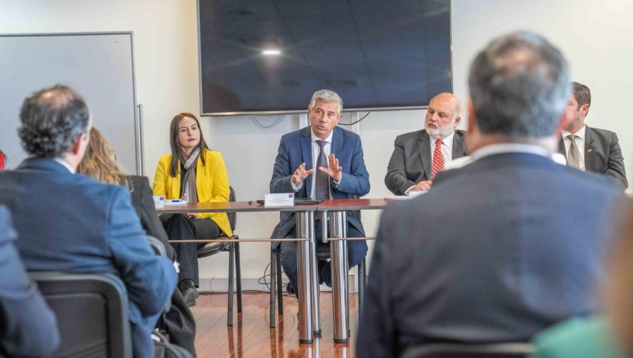 Instancia clave de coordinación: Delegado Millones encabezó el primer Gabinete Regional de Valparaíso
