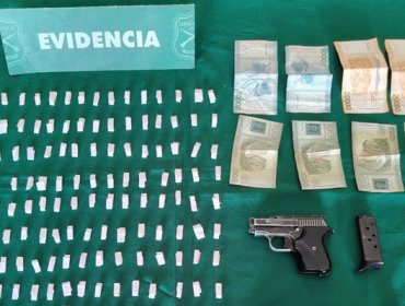 Detienen a estudiante que portaba dos pistolas, dosis de droga y dinero en efectivo en liceo de Angol