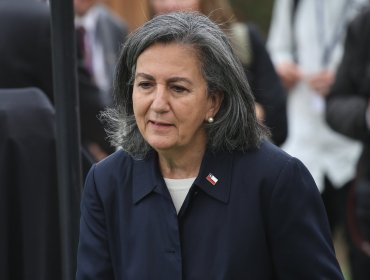 Ministra de Salud detalla alerta sanitaria oncológica y advierte que es "imposible" acabar con las listas de espera