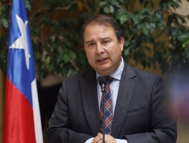 Director de Migraciones afirma que gobierno de Boric pretendía regularizar a 180 mil migrantes empadronados