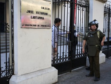 Violenta protesta en el Liceo Lastarria: bomba molotov desata incendio y suspende la jornada escolar