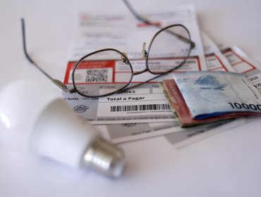 Luz más cara desde julio: 430 mil hogares enfrentarán alzas de hasta 20% tras fin del congelamiento tarifario