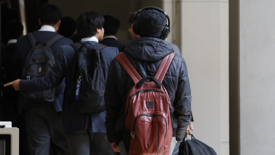 Escolares armados encienden las alarmas en la V Región: reportan casos en colegios de Valparaíso, Viña del Mar y Putaendo