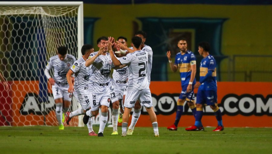 D. Limache remonta ante Everton en Viña del Mar y consigue su primer triunfo en la Copa de la Liga