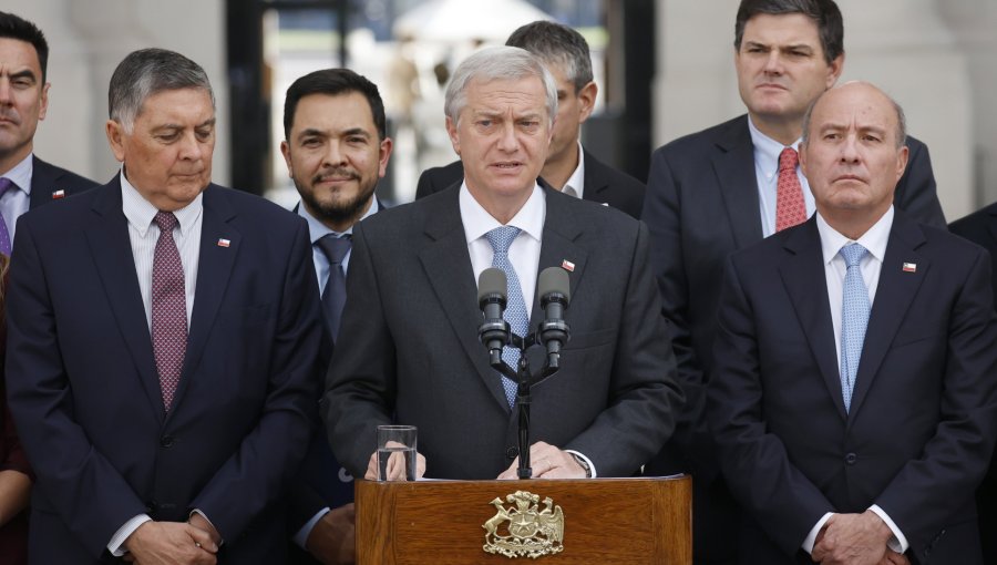 Editorial: Un Presidente rodeado de ministros “burbuja” en La Moneda: “Más calle y menos Harvard”