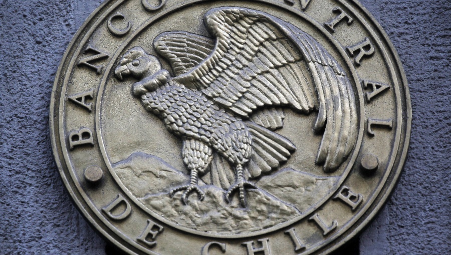 Golpe inesperado a la economía: Imacec cae en febrero, desafía proyecciones y evidencia debilidad en sectores clave