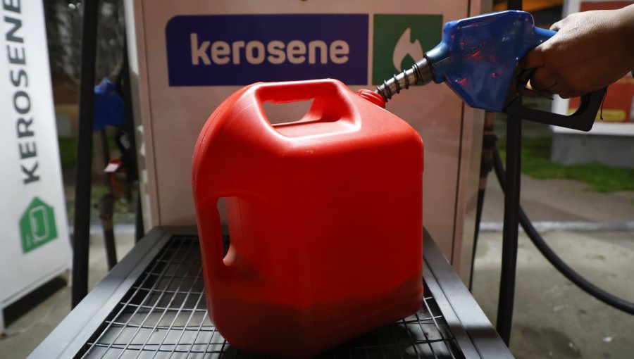 Precio de la parafina bajará $455,8 por litro a partir de este jueves: bencinas, diésel y el GLP de uso vehicular no registrarán variaciones