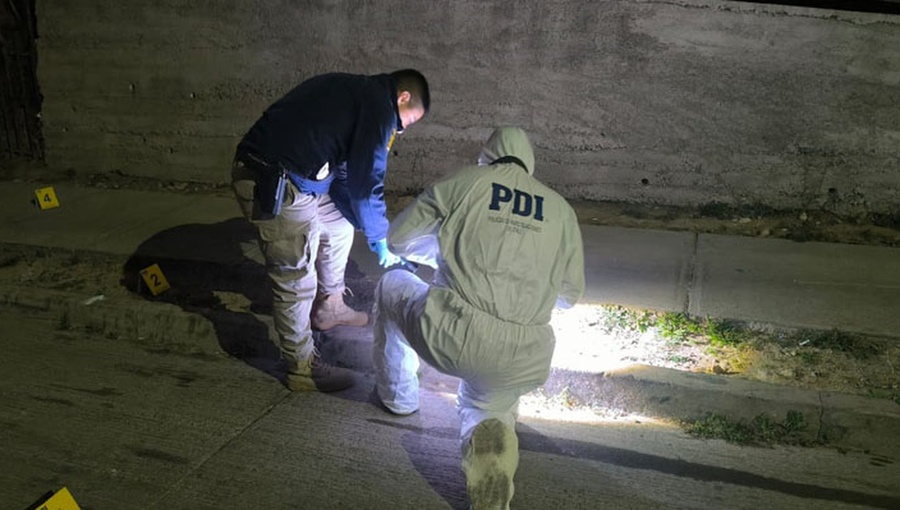 En riesgo vital permanece hombre que fue baleado en su automóvil en Cerro Navia