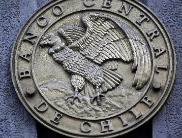 Golpe inesperado a la economía: Imacec cae en febrero, desafía proyecciones y evidencia debilidad en sectores clave