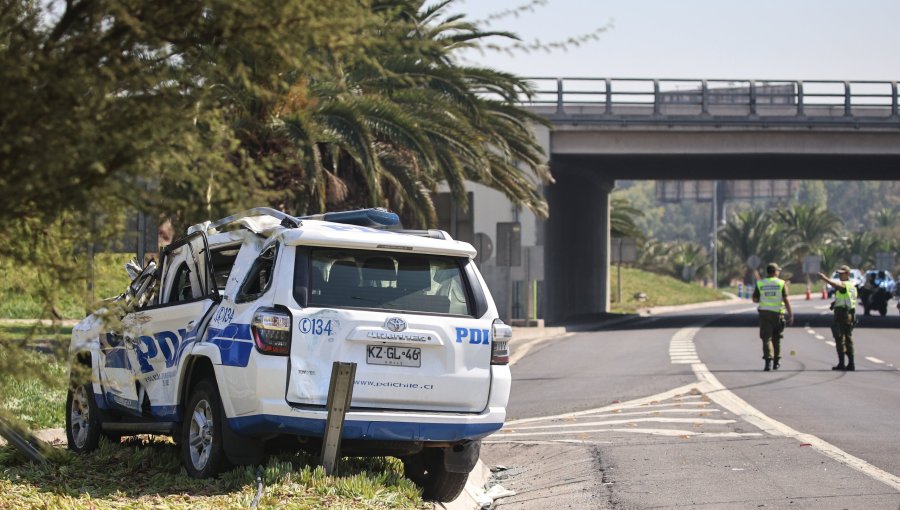 Vehículo de la PDI vuelca en cercanías del aeropuerto en Pudahuel: detective salió eyectada